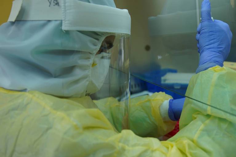 Wie das Caritas Baby Hospital Corona-Tests durchführt Wie das Caritas Baby Hospital Corona-Tests durchführt