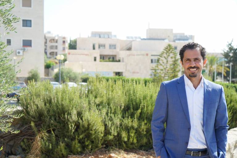 Immer in Bewegung bleiben CEO Issa Bandak - Caritas Baby Hospital