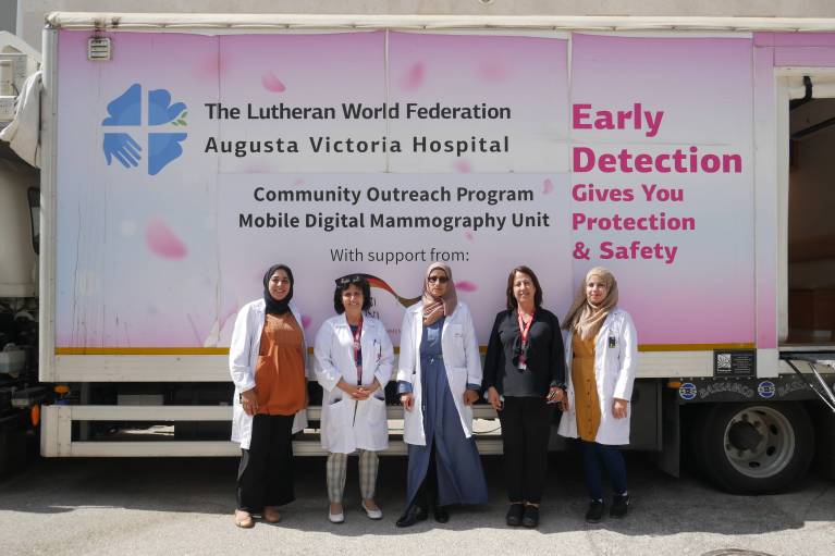 Brustkrebs-Prävention im Caritas Baby Hospital Bethlehem Brustkrebs-Prävention im Caritas Baby Hospital Bethlehem